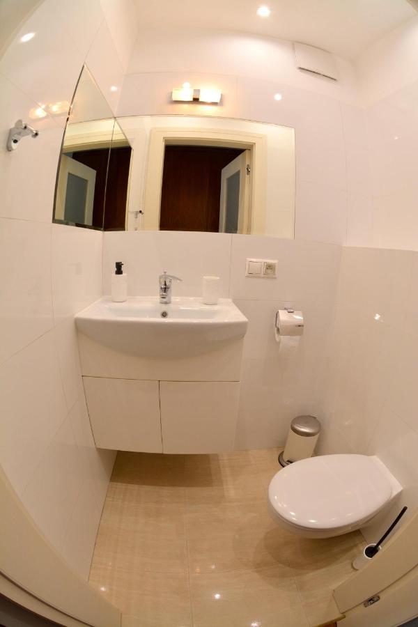 Azyl Apartments Varsavia Esterno foto