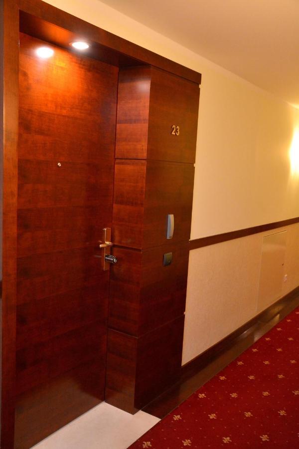 Azyl Apartments Varsavia Esterno foto